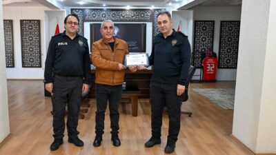 İl Emniyet Müdürü Akgün’e Hizmet Anısı Plaketi Takdim Etti