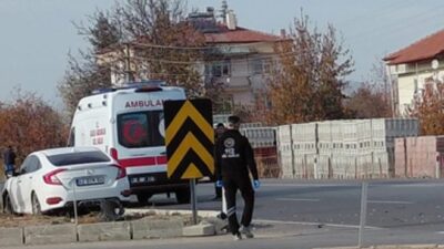 Trafik Kazası Kavşağı Kilitledi, Araçlar Hasar Aldı