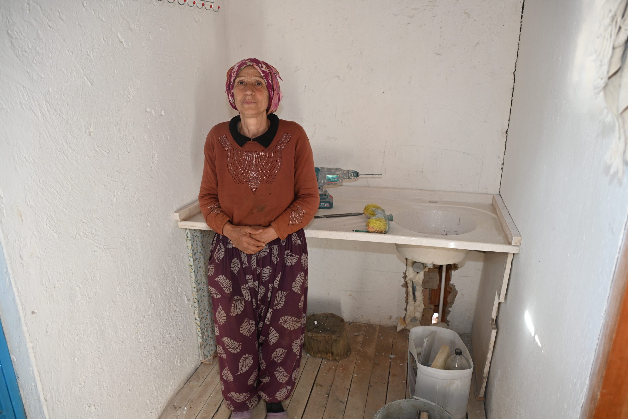 Isparta Belediyesi, Çatlı Köyü’nde Keziban Ertaş’ın yüzünü güldürdü