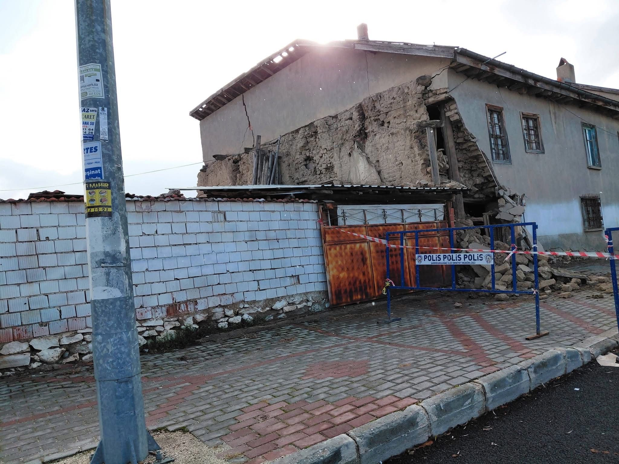 Şarkikaraağaç’ta Kerpiç Evde Kısmi Çökme