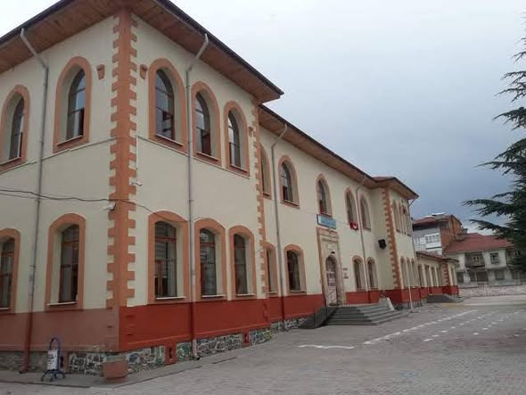 Şarkikaraağaç'ın tarihi yapıları arasında