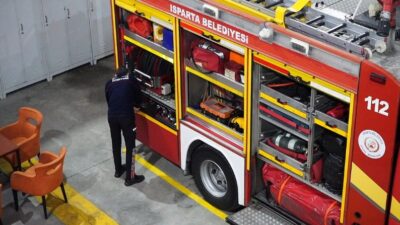 Isparta Belediyesi İtfaiye Müdürlüğü ekipleri,