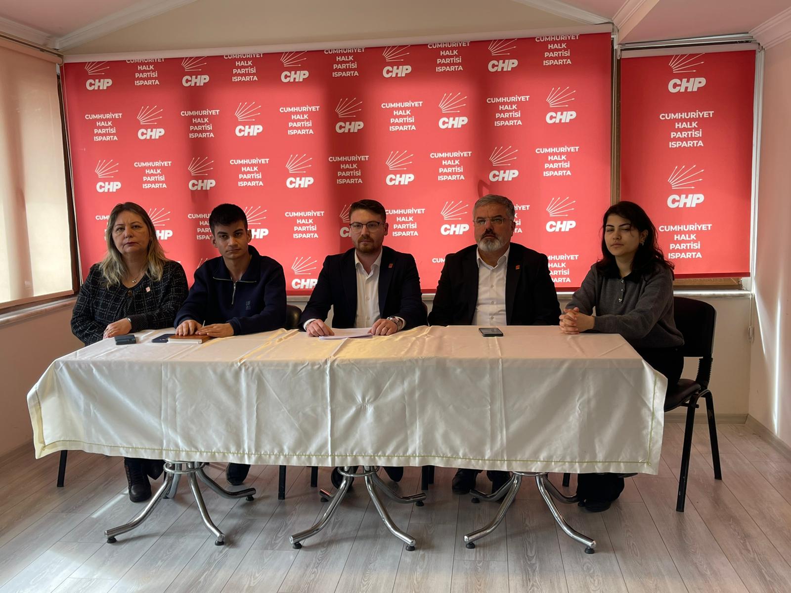 CHP’li Gençlerden Hapis ve Tutuklama Tepkisi