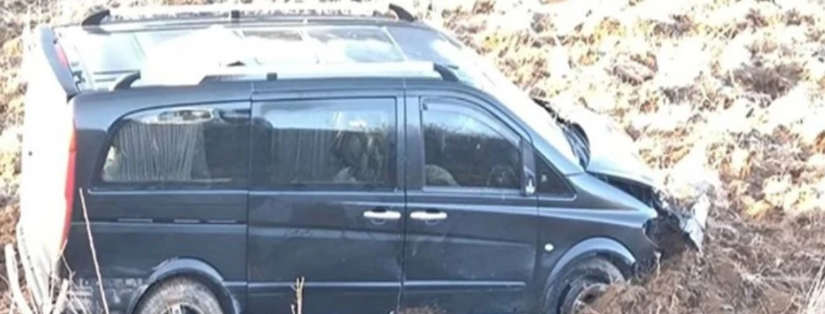 Isparta’da Hafif Ticari Araç Şarampole Uçtu: 5 Yaralı