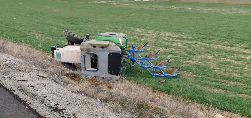 Isparta’da Traktör Şarampole Yuvarlandı: 1 Yaralı
