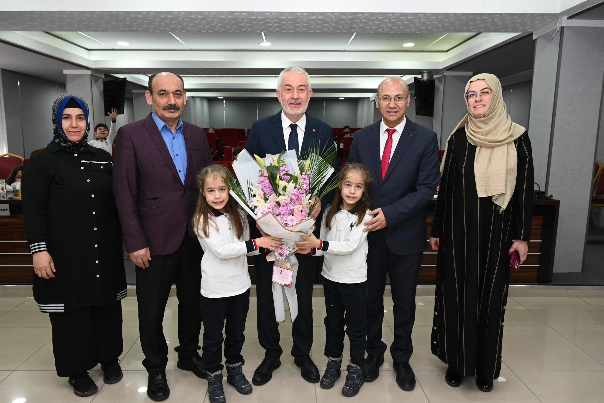 Meclis Koltuklarına Minikler Oturdu