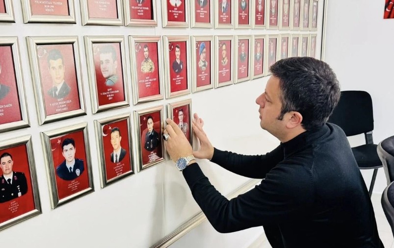 Fedakârlığın Simgesi: Şehit Taştekin’in Fotoğrafı Asıldı