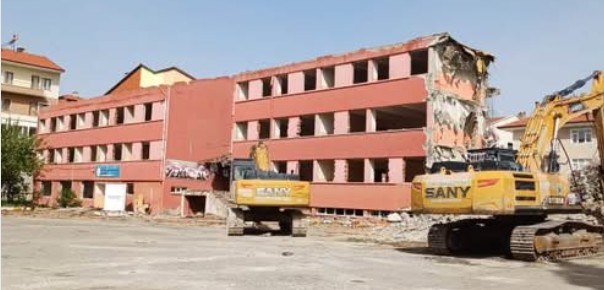 YALVAÇ’TA KAB ORTAOKULU YENİDEN YÜKSELİYOR