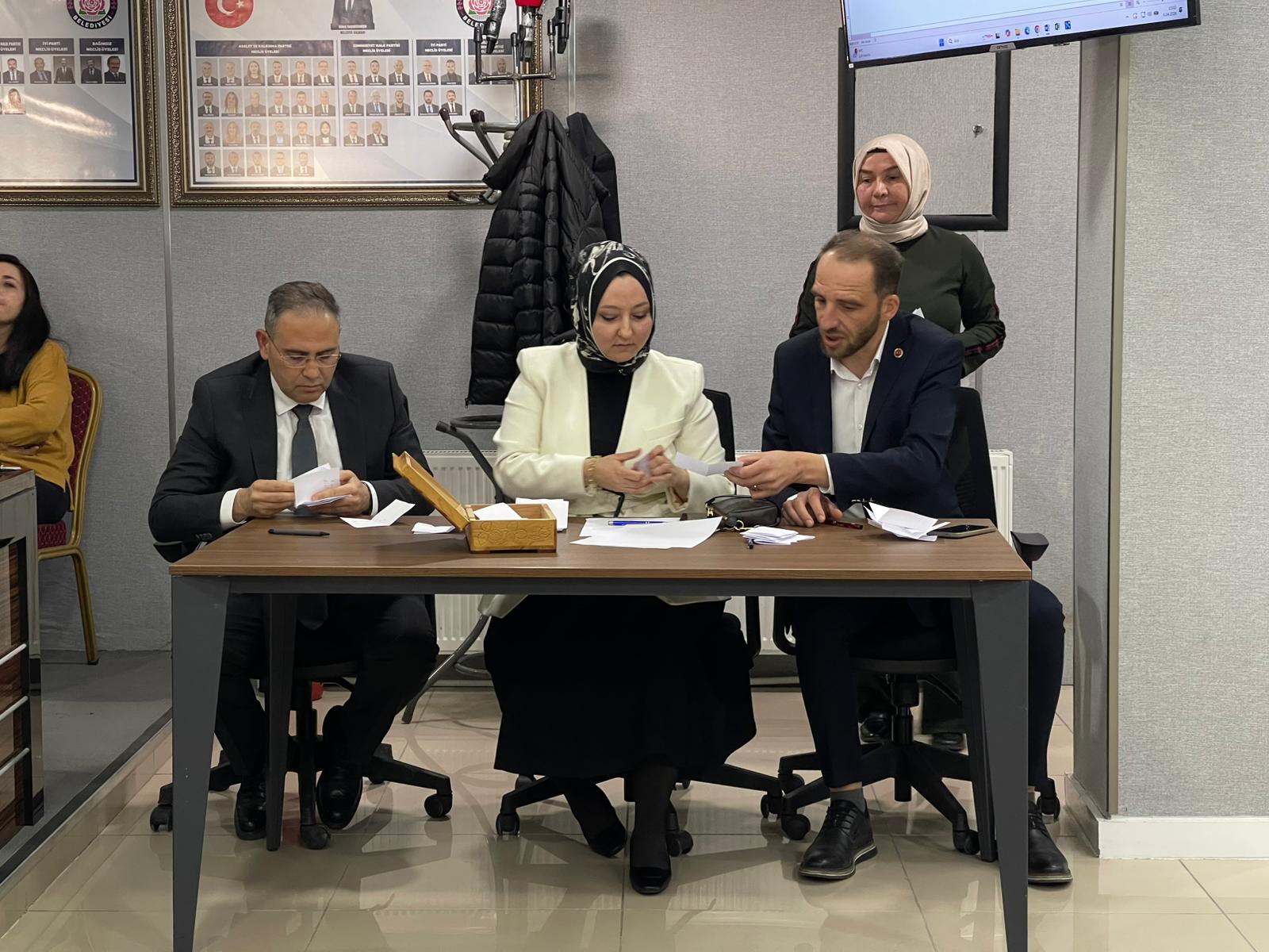 Isparta Belediye Meclisi’nde Başkan Vekilleri Belirlendi