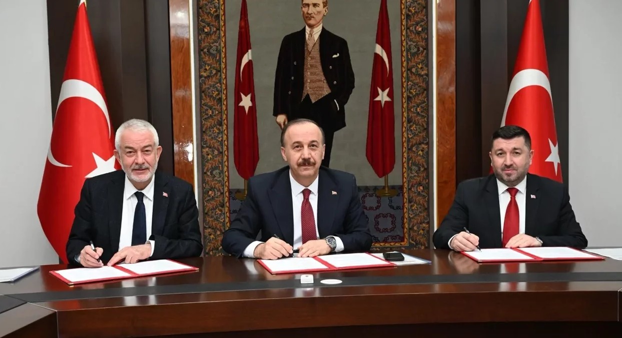 Isparta’da Okullara Halı Saha Müjdesi: Protokol İmzalandı