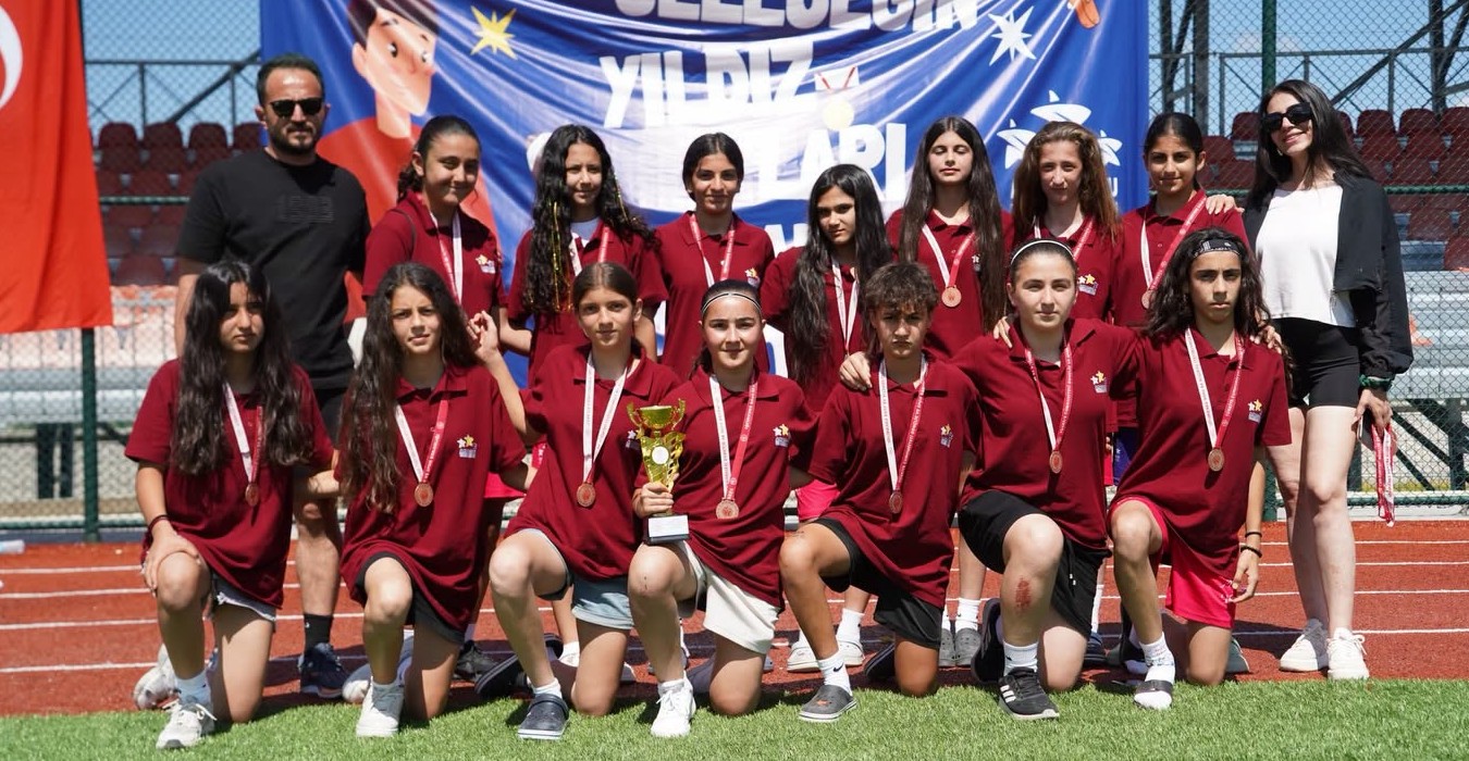 Isparta Kız Futbol Takımı Anadolu Yıldızlar Ligi’nde İkinci Oldu