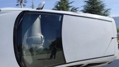 Isparta’da kontrolden çıkan otomobilin kaldırıma