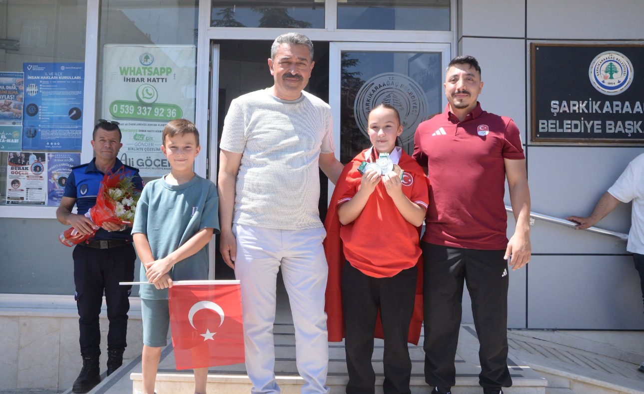 Asel Şenel Dünya İkincisi Olarak Memleketine Döndü
