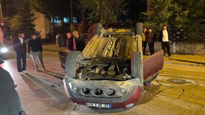 ISPARTA – Isparta’da iki otomobilin